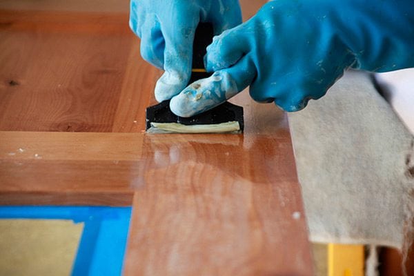 Removing varnish from wood