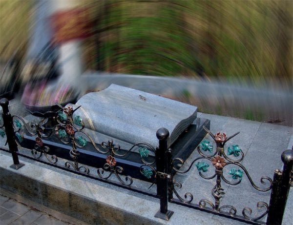 Grave fence