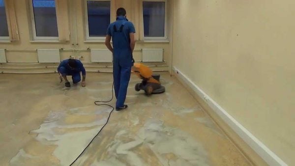 Preparing linoleum for painting