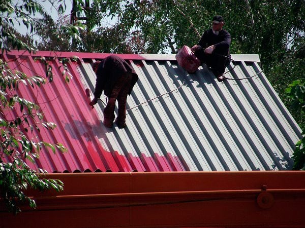 Application of paint on corrugated board