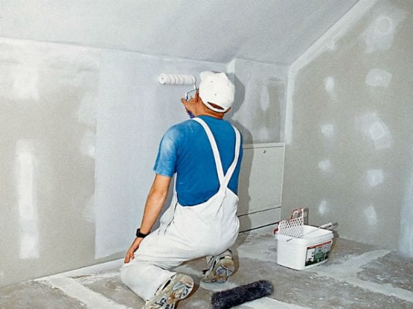 Priming of drywall walls