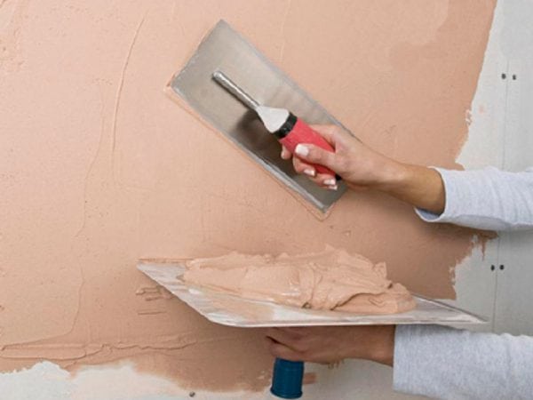 Putty the walls before applying liquid wallpaper