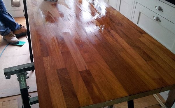 Worktop oil treatment