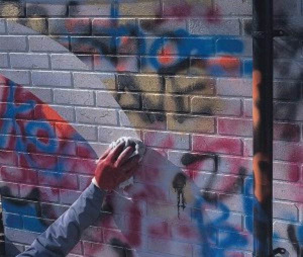 Graffiti wall cleaning