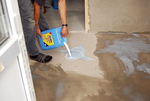 Primer for floor before screed