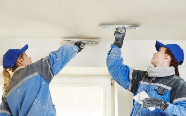 Puttying the ceiling before priming