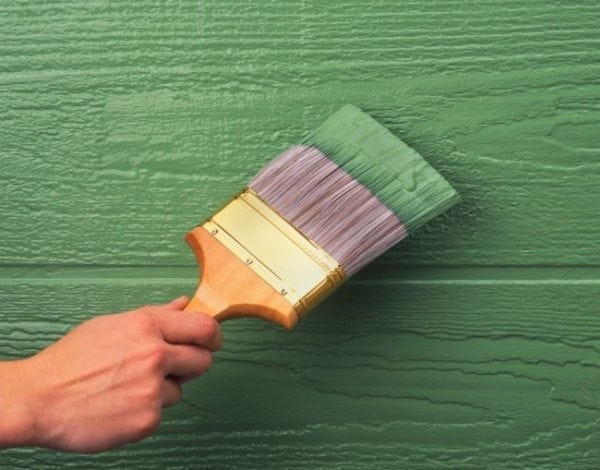 Coating wooden walls with oil paint