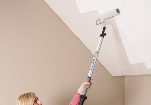 Putting silicone paint on the ceiling