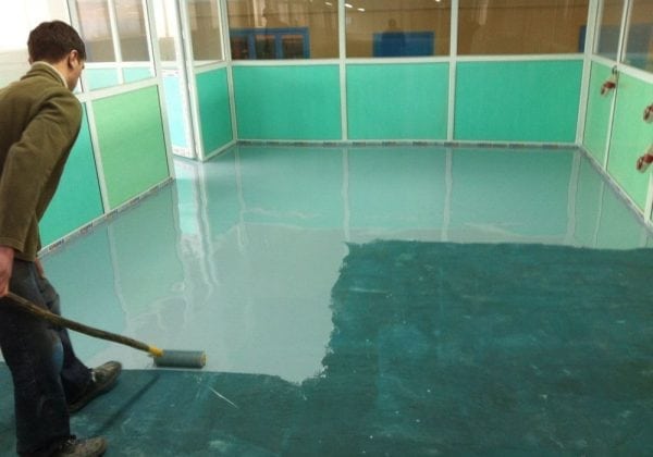 Application of polyurethane paint on the surface