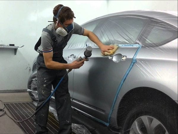 Application of car varnish