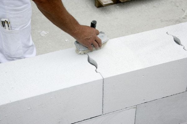 Masonry of aerated concrete blocks