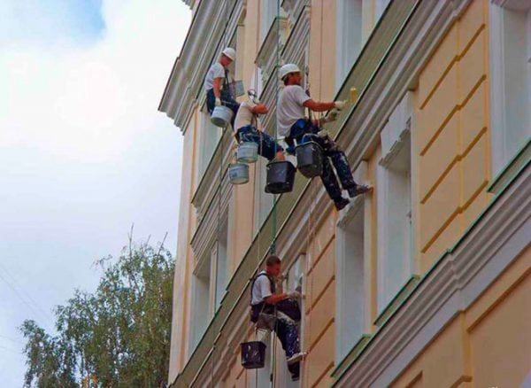 Drawing a paint on a building facade