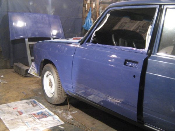 In the garage, it is difficult to ensure normal temperature conditions when painting a car