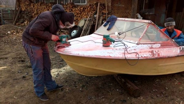 Preparation of the boat hull for applying the EP-057 primer