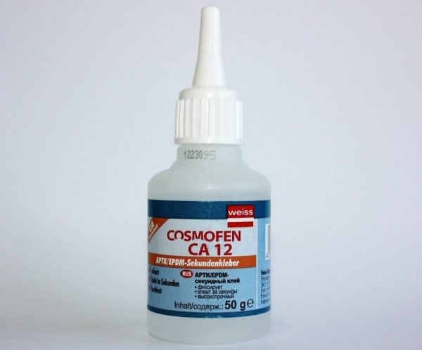 Letakkan cyanoacrylate kedua