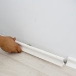 Installation of ceiling skirting on glue