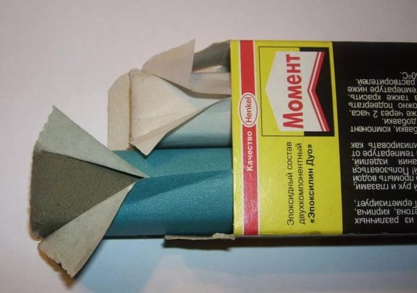 Epoxy adhesive moment consists of two components