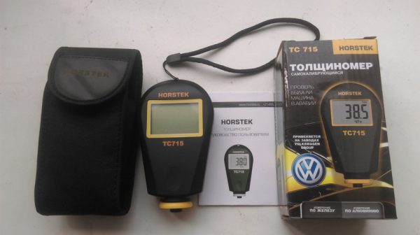 Self-calibrating car paint thickness gauge