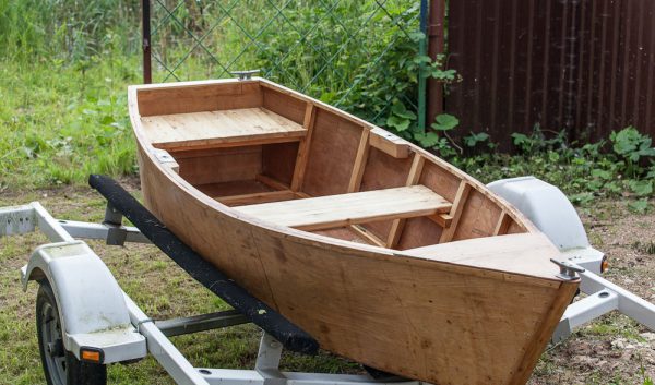 Preparing for painting a boat from plywood