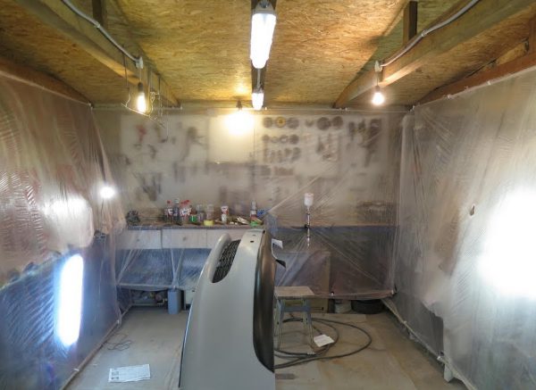 Arrangement of the spray booth in the garage