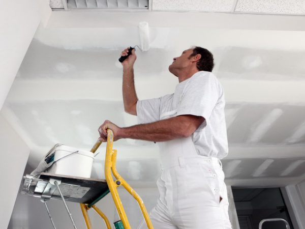 Painting the ceiling with water-based paint