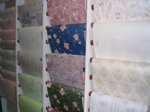 Paper wallpapers are the most economical finishing material.