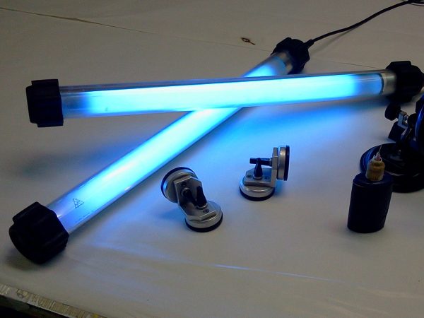 Lampu UV untuk gluing kaca