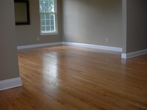 Floor strips in white