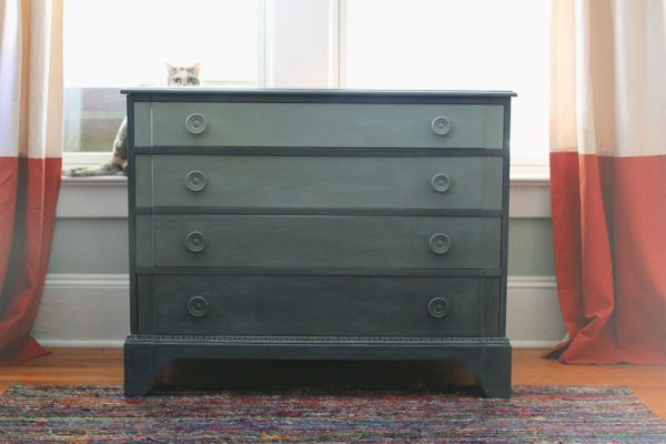 Chest of drawers in dark colors