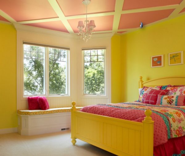 Combination with yellow is allowed in good lighting.