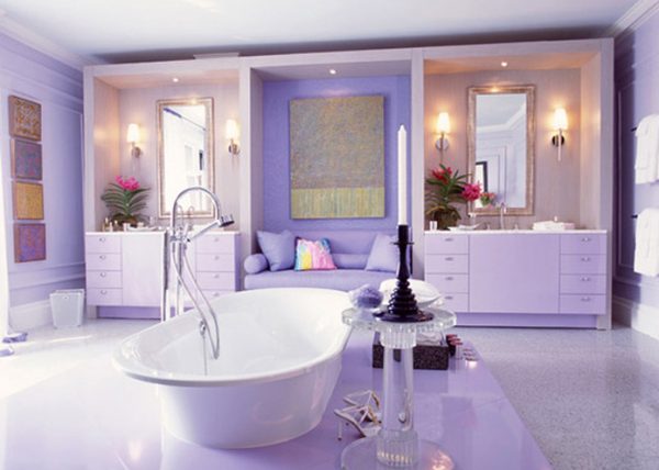 Lavender color in the interior of the bathroom