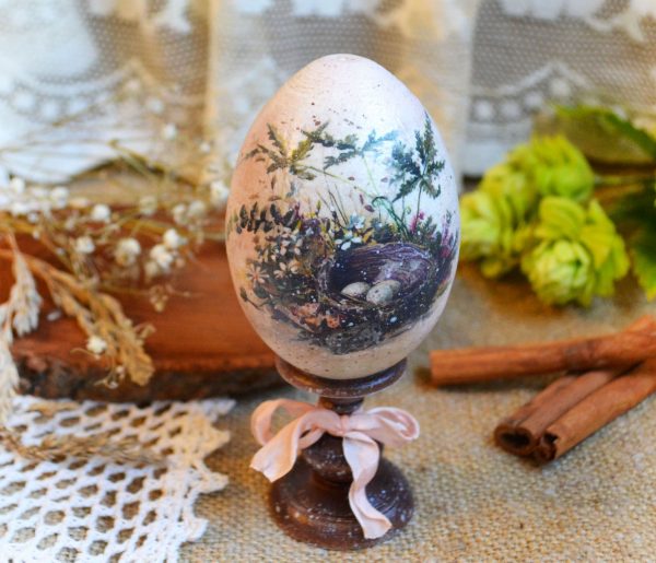 Decorative pysanka on a stand