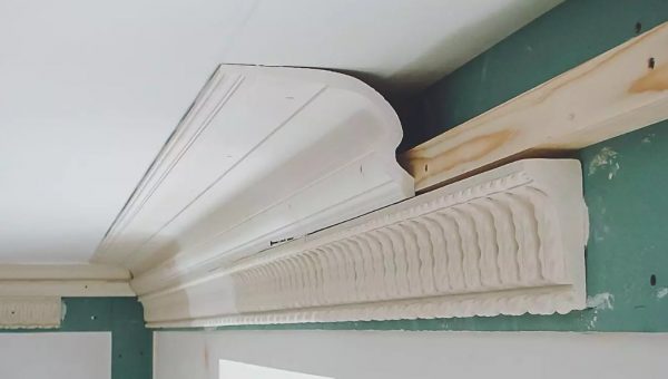 Installation of gypsum cornices