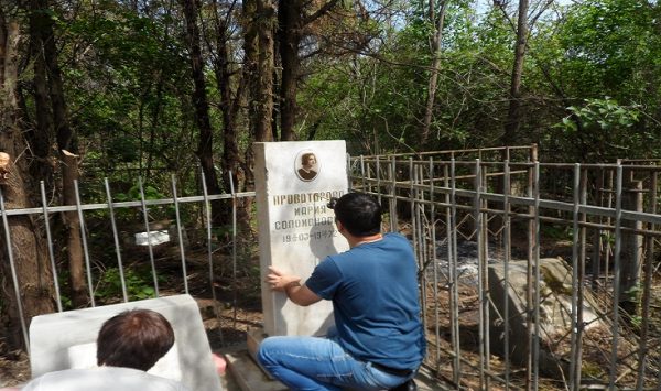 Restoration of a marble monument