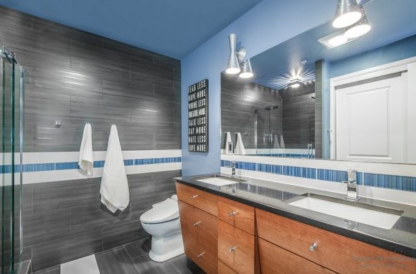 Gray blue bathroom