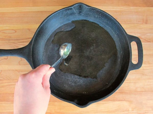 Annealing a cast iron pan