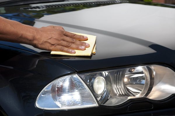 It is not recommended to use vegetable oil instead of protective wax for cars