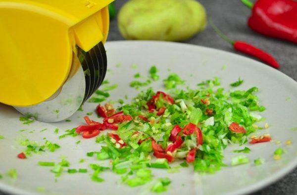 Roller knife for cutting vegetables