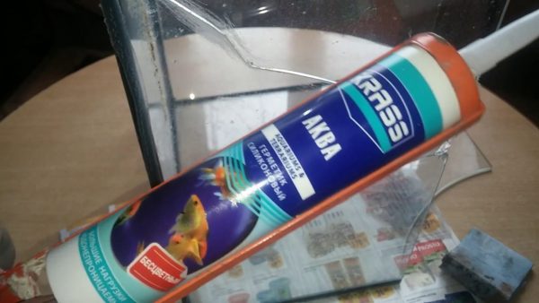 Waterproof aquarium cleaner