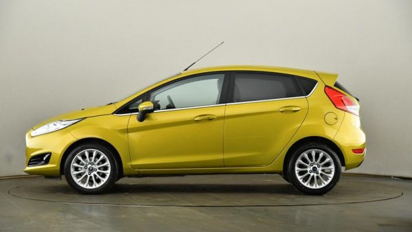 FORD FIESTA สีเหลือง