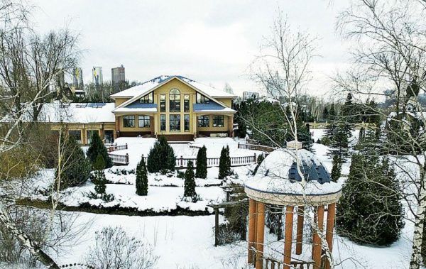 Country house Kirkorov in Myakininsky floodplain