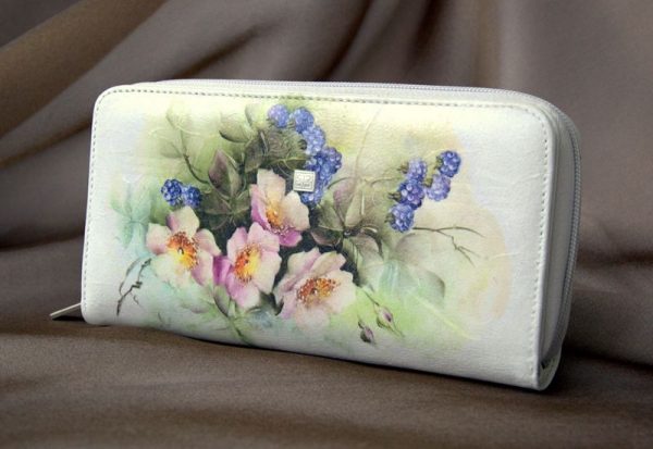 Dompet kulit dengan decoupage