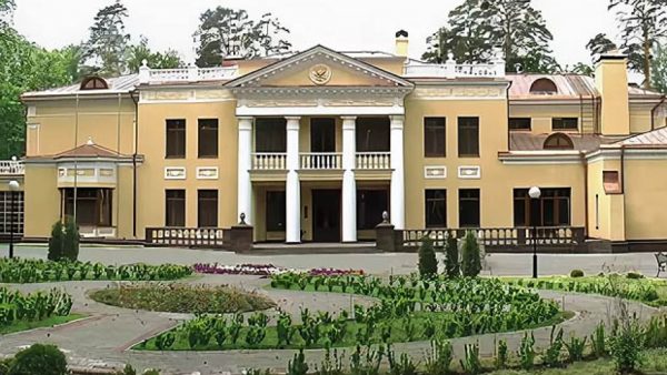 Registration of flower beds in front of the residence