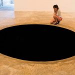 สืบเชื้อสายมาจากกิ่งไม้โดยปฏิมากรชาวอังกฤษ Anish Kapoor