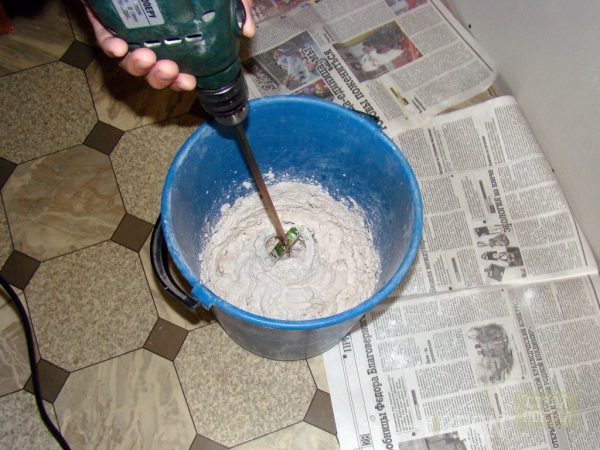 Mixing the putty mixture with a mixer