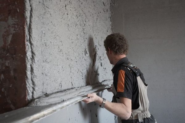 Plumbing the first layer of plaster