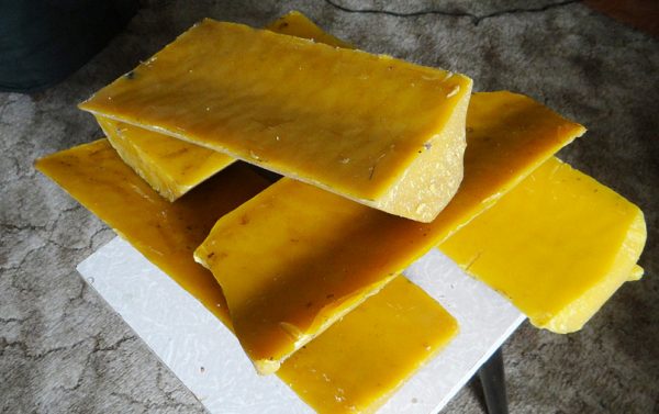 Beeswax untuk penyediaan komposisi perlindungan semulajadi