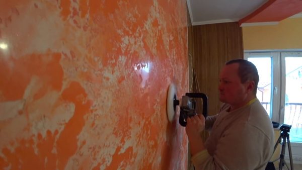 Polishing venetian plaster