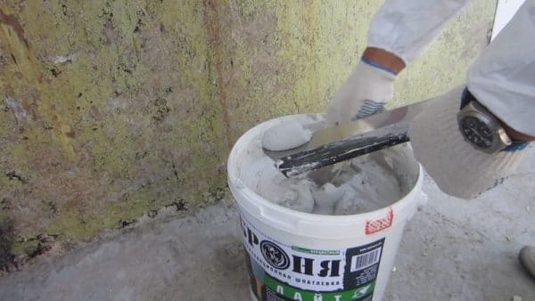 Mix for plastering walls