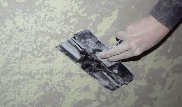 Removing old decorative plaster